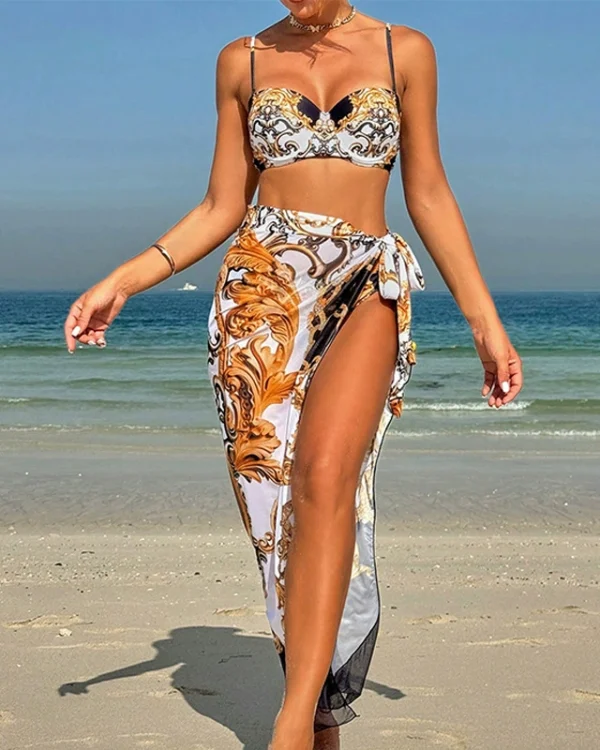 Conjunto de bikini de tres piezas con falda pareo