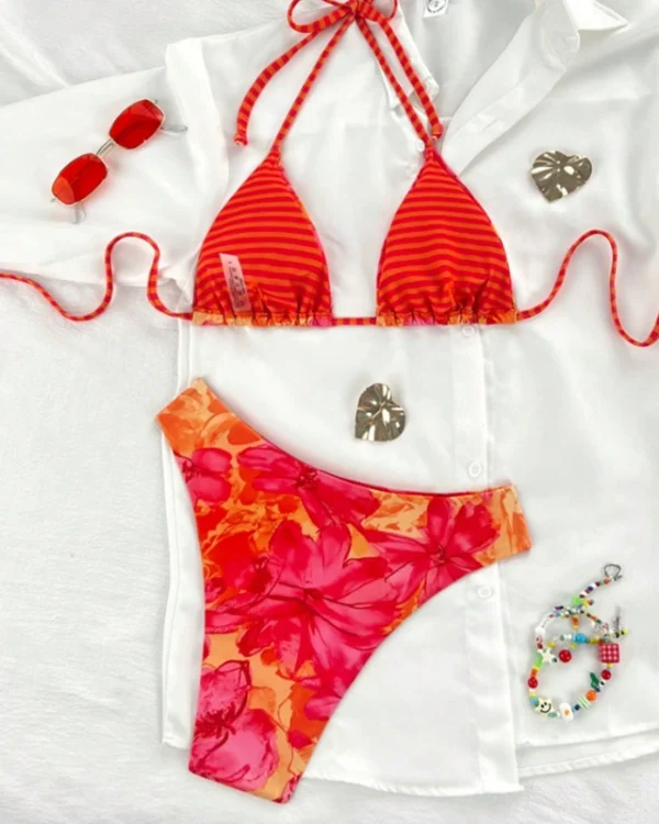 Conjunto de bikini triangular con top halter y bottom bajo con lazos laterales