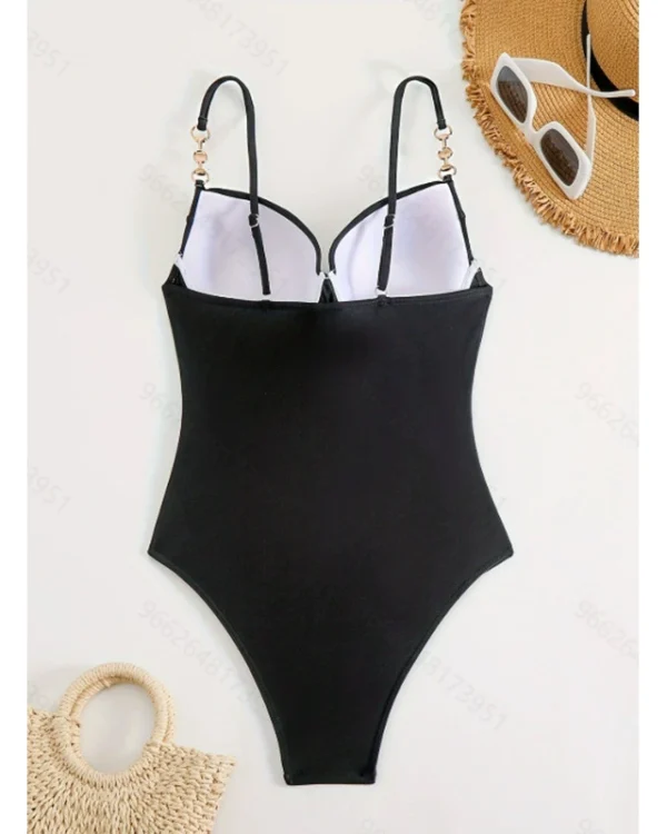 Traje de baño de una pieza con tirantes ajustables y copas moldeadas