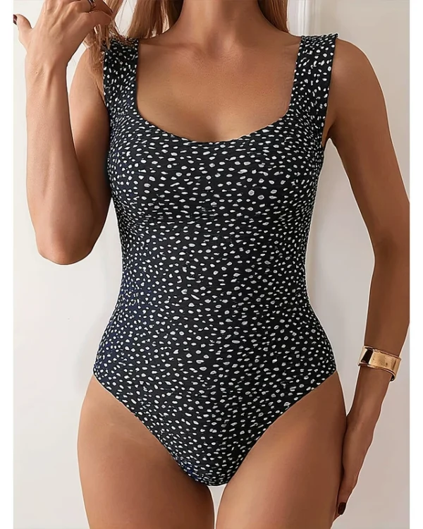 Traje de baño de una pieza con escote redondo, fruncido y espalda con tiras
