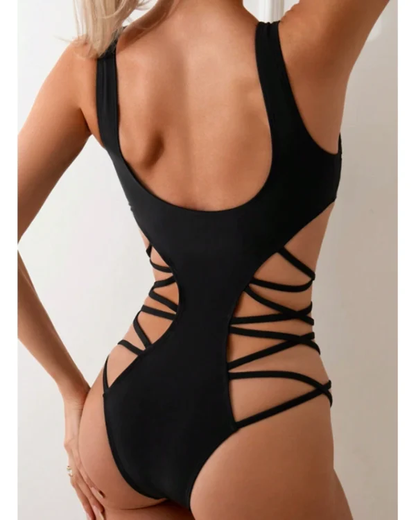 Traje de baño enterizo con aberturas y tiras cruzadas
