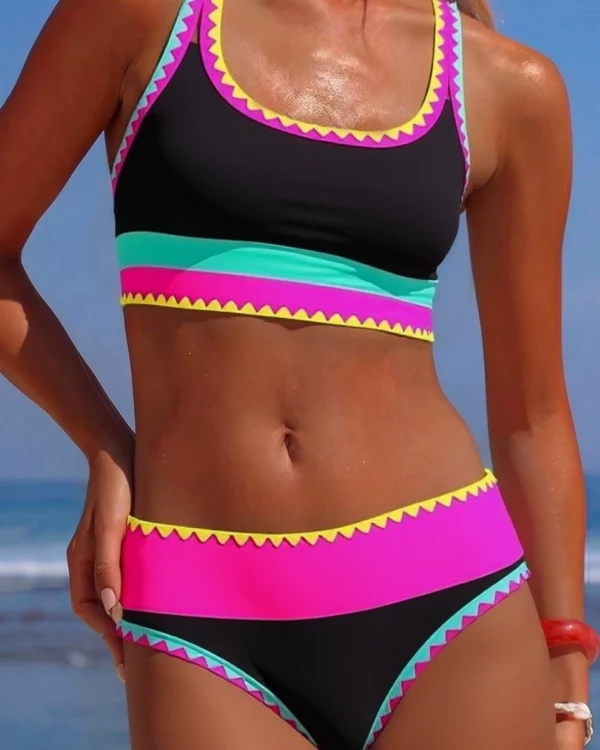 Conjunto de bikini de tiro alto de tres piezas con falda de baño