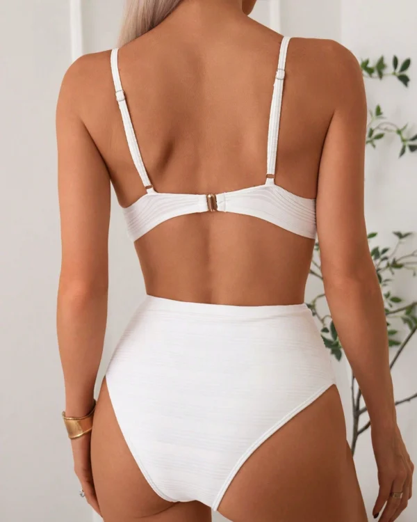 Conjunto de bikini cruzado con bottoms de talle alto