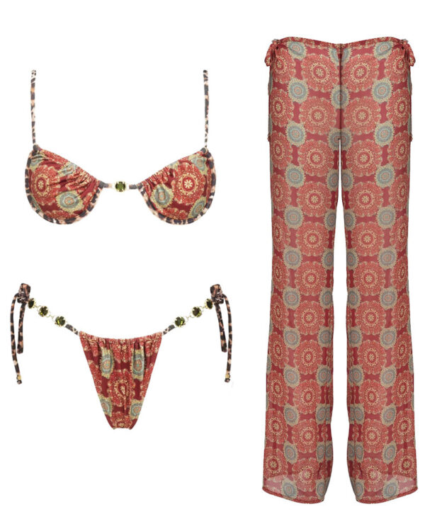 Conjunto de bikini de tres piezas con aros, lazos con cuentas y pareo largo