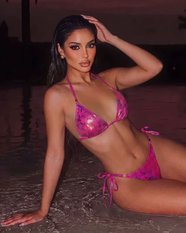 Conjunto de bikini triangular para mujer con cuello halter y parte inferior con lazos laterales