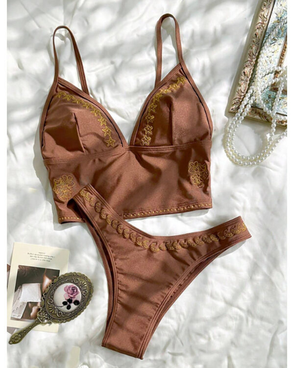 Conjunto de bikini marrón con bordado y top largo