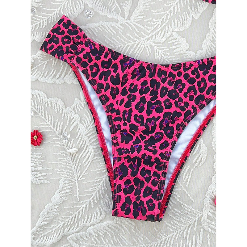 Twist Front Underwire Bikini Set view 18