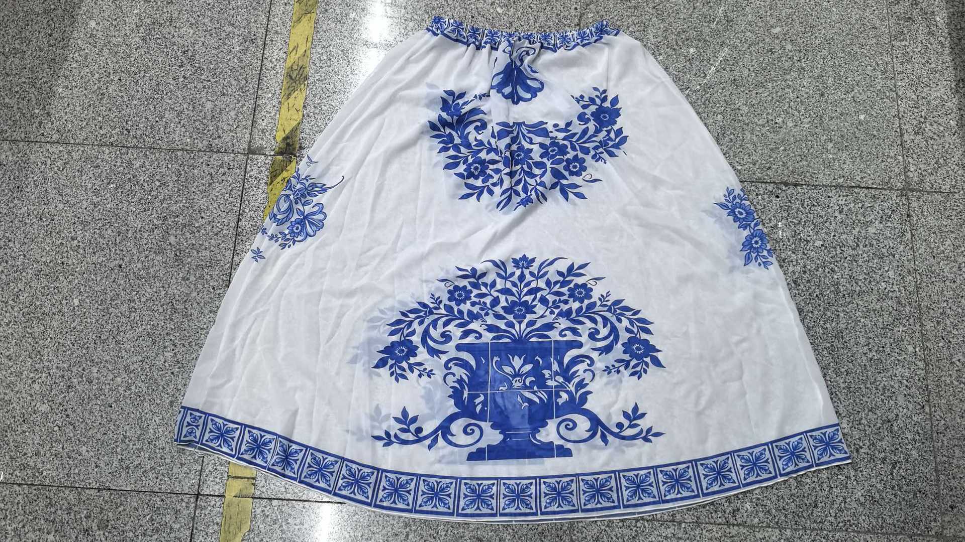 Azul y blanco